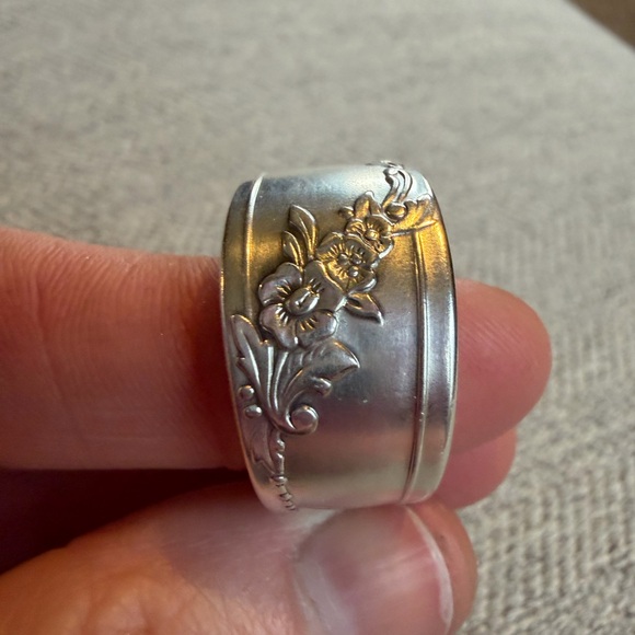 Queen Bess Spoon Ring - Picture 10 of 13